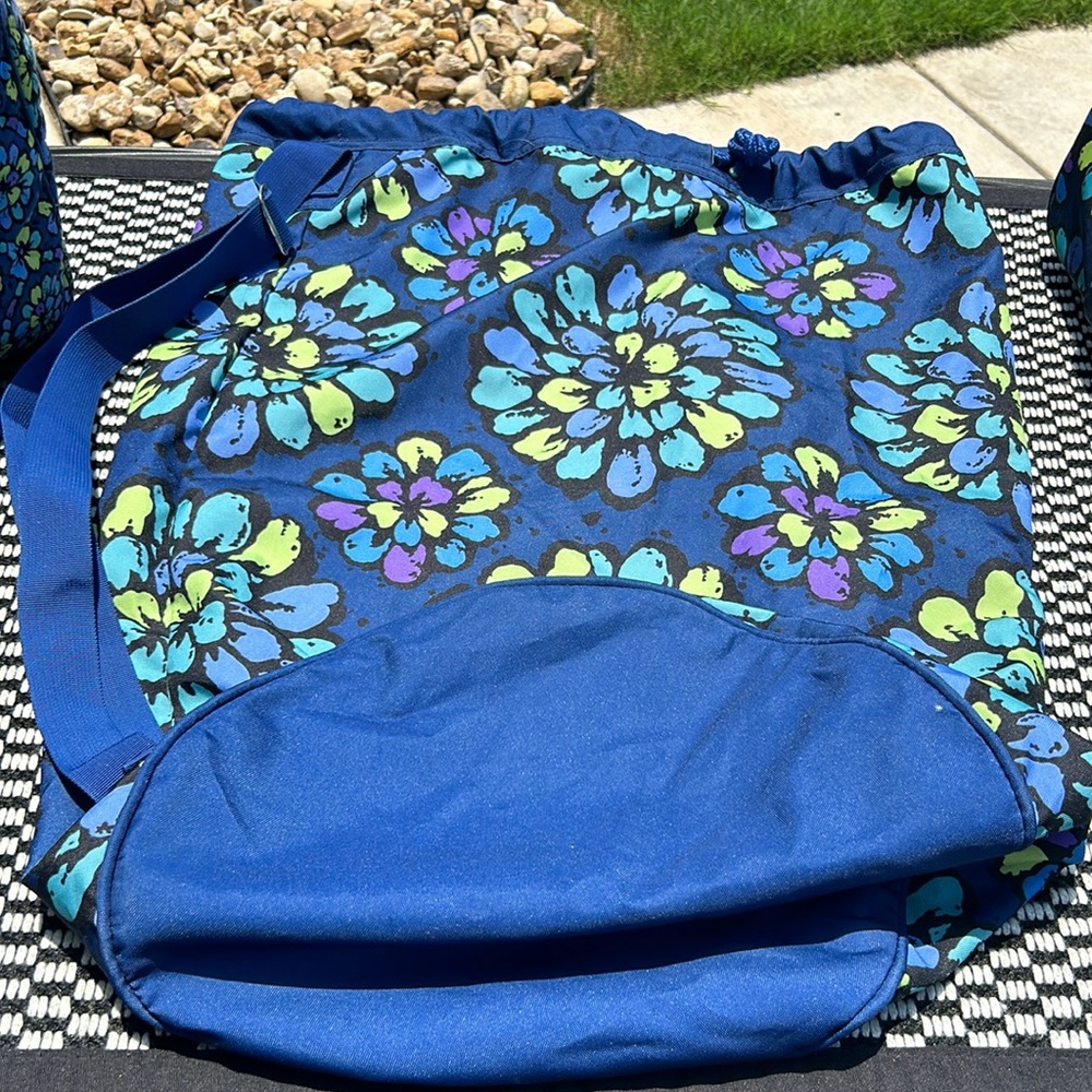 5 piece Vera Bradley travel set : Indigo Pop
Fall 2012 - Picture 7 of 14
